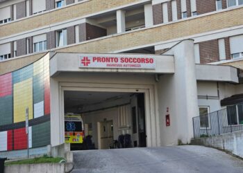 Anche alcuni agenti sono rimasti lievemente intossicati