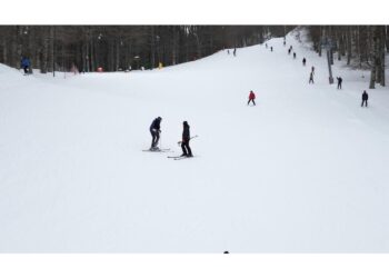Soccorsi tentano invano massaggio cardiaco e defibrillatore