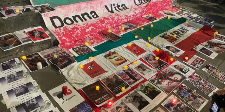 Un centinaio i presenti. 'Dobbiamo essere tutti uniti