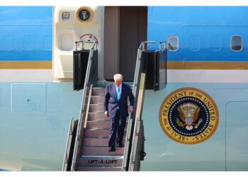 Media: 'Il presidente si imbarcherà su un altro aereo e proseguirà il viaggio'