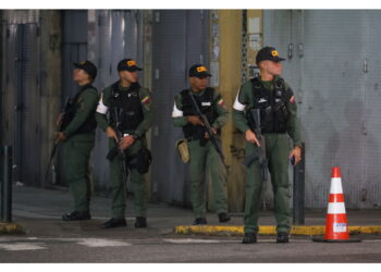 Petro: 'Dispiegata assistenza in caso di ingresso massiccio di rifugiati'