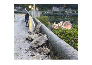 Maltempo ha provocato distacco di massi dal muro di una proprietà privata
