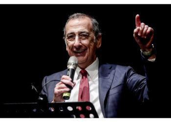 E' Roberto Cornelli. Nella squadra di supporto altre due persone