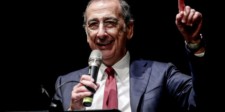 E' Roberto Cornelli. Nella squadra di supporto altre due persone