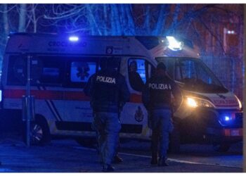 Il passaggio è necessario per tutti gli accertamenti. L'agente è assistito da un avvocato