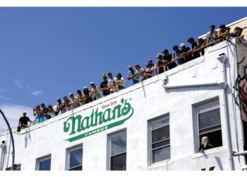 Storico chiosco di hot dog a Coney Island passa nelle mani di un colosso della carne