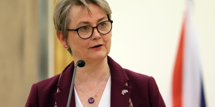 Cooper: 'Preoccupati dalla presenza di Putin'