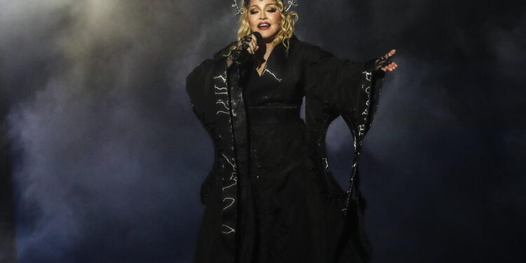 La popstar: 'Sono al vostro fianco