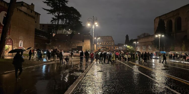 Ieri sera vicino alla nuova stazione Colosseo e alla Torre dei Conti
