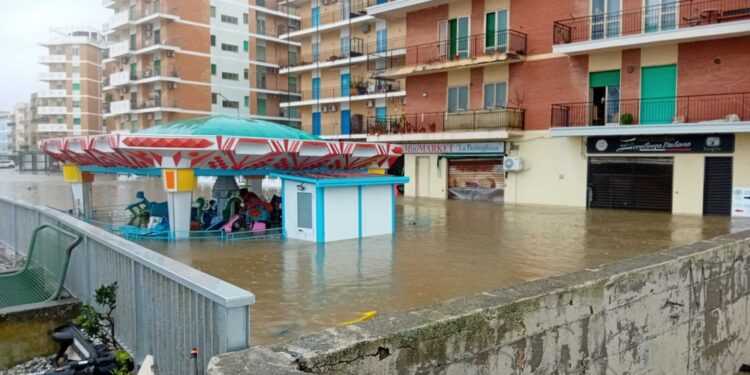 Forti mareggiate al quartiere Lido