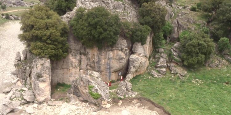 Raggiunti dai soccorritori in un ovile isolato dopo esondazione