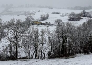 Dal Pesarese ai Sibillini allerta fino a domani. Alcuni impianti di sci aperti