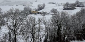 Dal Pesarese ai Sibillini allerta fino a domani. Alcuni impianti di sci aperti