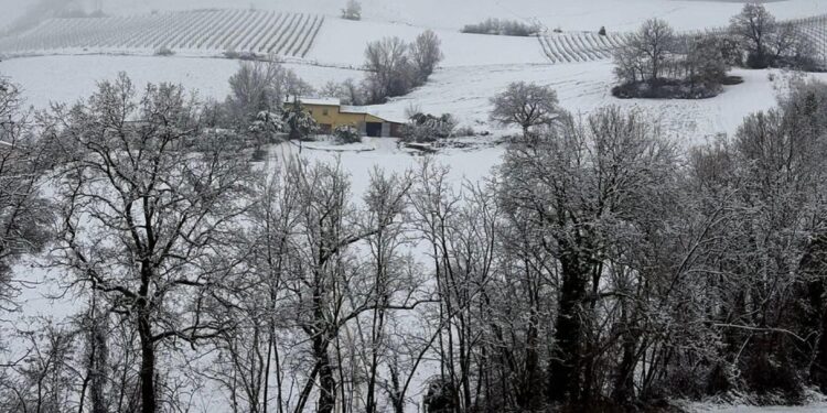 Dal Pesarese ai Sibillini allerta fino a domani. Alcuni impianti di sci aperti