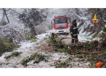 Crolla porzione del muro di recinzione del carcere di Barcaglione. Neve e disagi Fabriano