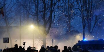 Corso Regina Margherita è fitto di fumo