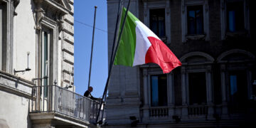 Meloni: 'Rappresenta chi combatté per la Costituzione'. Il ricordo di La Russa e Fontana