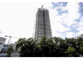 La pene più alte richieste in relazione a quei pannelli che presero fuoco