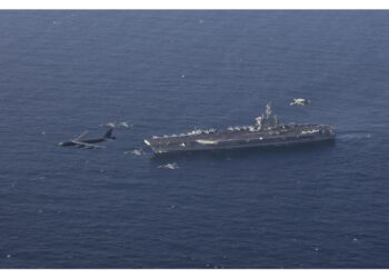 Oltre alla portaerei Lincoln anche sistemi di difesa terrestri