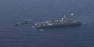 Oltre alla portaerei Lincoln anche sistemi di difesa terrestri