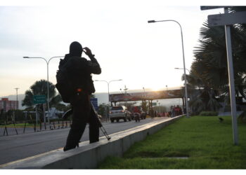 Il leader venezuelano e la moglie saranno sottoposti alle procedure previste