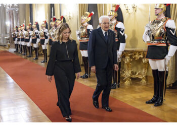 La premier scherza: "perché non mi proponete mai di lavorare con Fiorello a pagamento?"