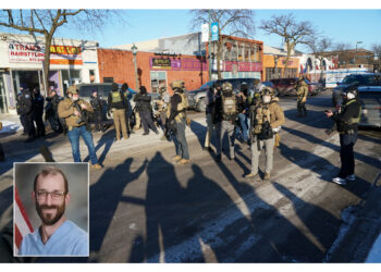 'Quando gli agenti si allontanano la sparatoria continua'