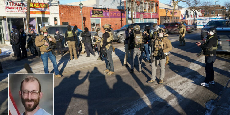 'Quando gli agenti si allontanano la sparatoria continua'