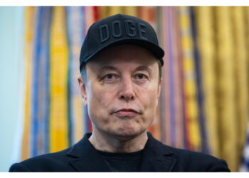 Gioco di parole con 'piece'. 'Un pezzo di Groenlandia e un pezzo di Venezuela?'