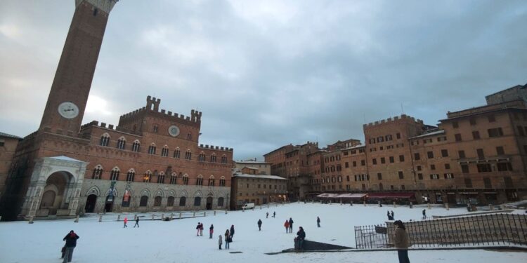 Precipitazione inaspettata. Comune invita a limitare l'uso dell'auto