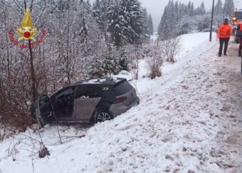 Auto e pullman in difficoltà per neve