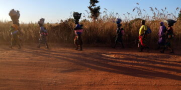 Bande armate hanno assaltato un remoto villaggio del nord del Paese