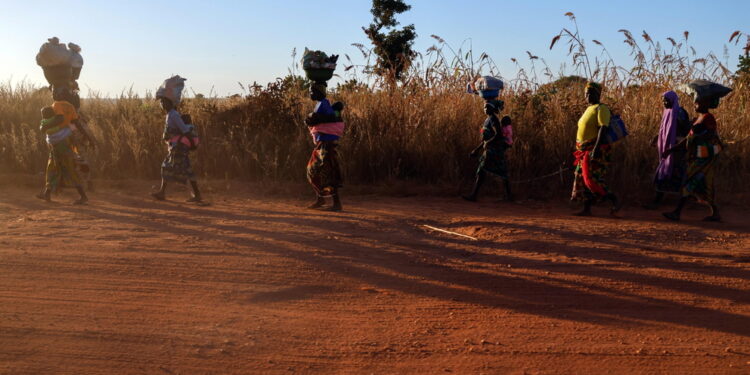Bande armate hanno assaltato un remoto villaggio del nord del Paese