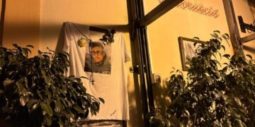 Ventunenne venne freddato con un colpo di pistola; fidanzata