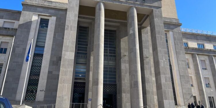 Sequestrati 2000 video e immagini