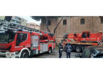 Nessun ferito. Circa cento interventi per allagamenti e rami crollati