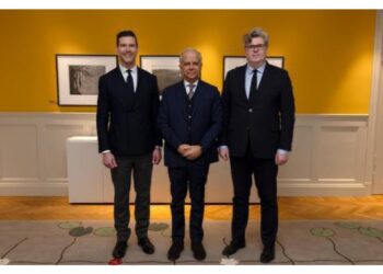 Il ministro visita anche la sede della polizia nazionale