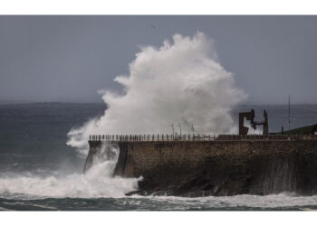 Sino a mercoledì previste anche onde alte e mareggiate sulle coste