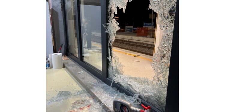 Una aveva un pugnale di 34 centimetri nello zaino