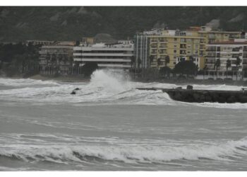 Allagato il quartiere Lido di Catanzaro. Possibile un lento miglioramento dal pomeriggio
