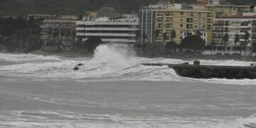 Allagato il quartiere Lido di Catanzaro. Possibile un lento miglioramento dal pomeriggio