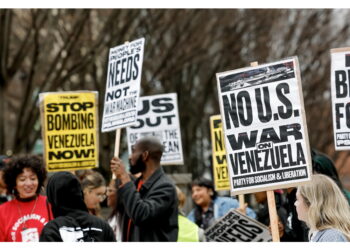 Manifestazioni da Boston a Times Square a New York