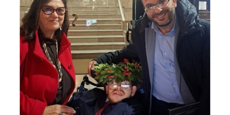 A Torre del Greco un 26enne consegue la laurea in Scienze della comunicazione