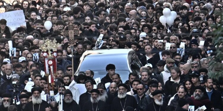 Terminati i funerali del ragazzo ucciso con una coltellata a scuola