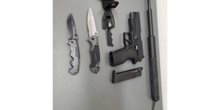 A casa dei due italiani sequestrati un coltello e tre pugnali