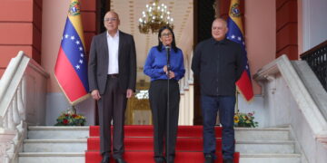 La presidente ad interim del Venezuela rischia sanzioni da parte degli Usa e dell'Ue