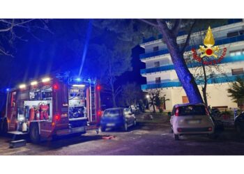 Intorno alle 2.30. I residenti usciti da soli