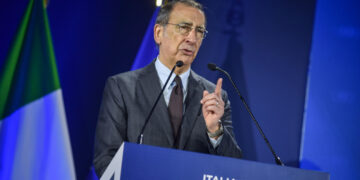 Il ministro aveva sostenuto ieri che il sindaco 'scopre solo ora la sicurezza'