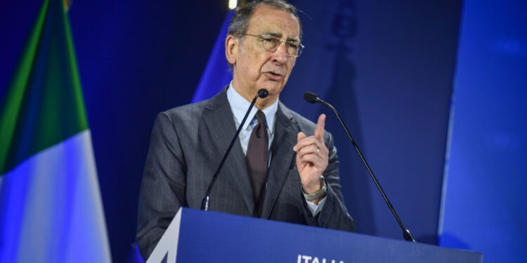 Il ministro aveva sostenuto ieri che il sindaco 'scopre solo ora la sicurezza'