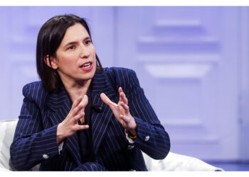 'Lei dice purtroppo c'è la Costituzione